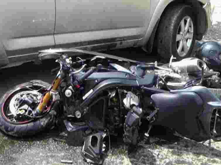 У Львові водій легковика збив мотоцикліста