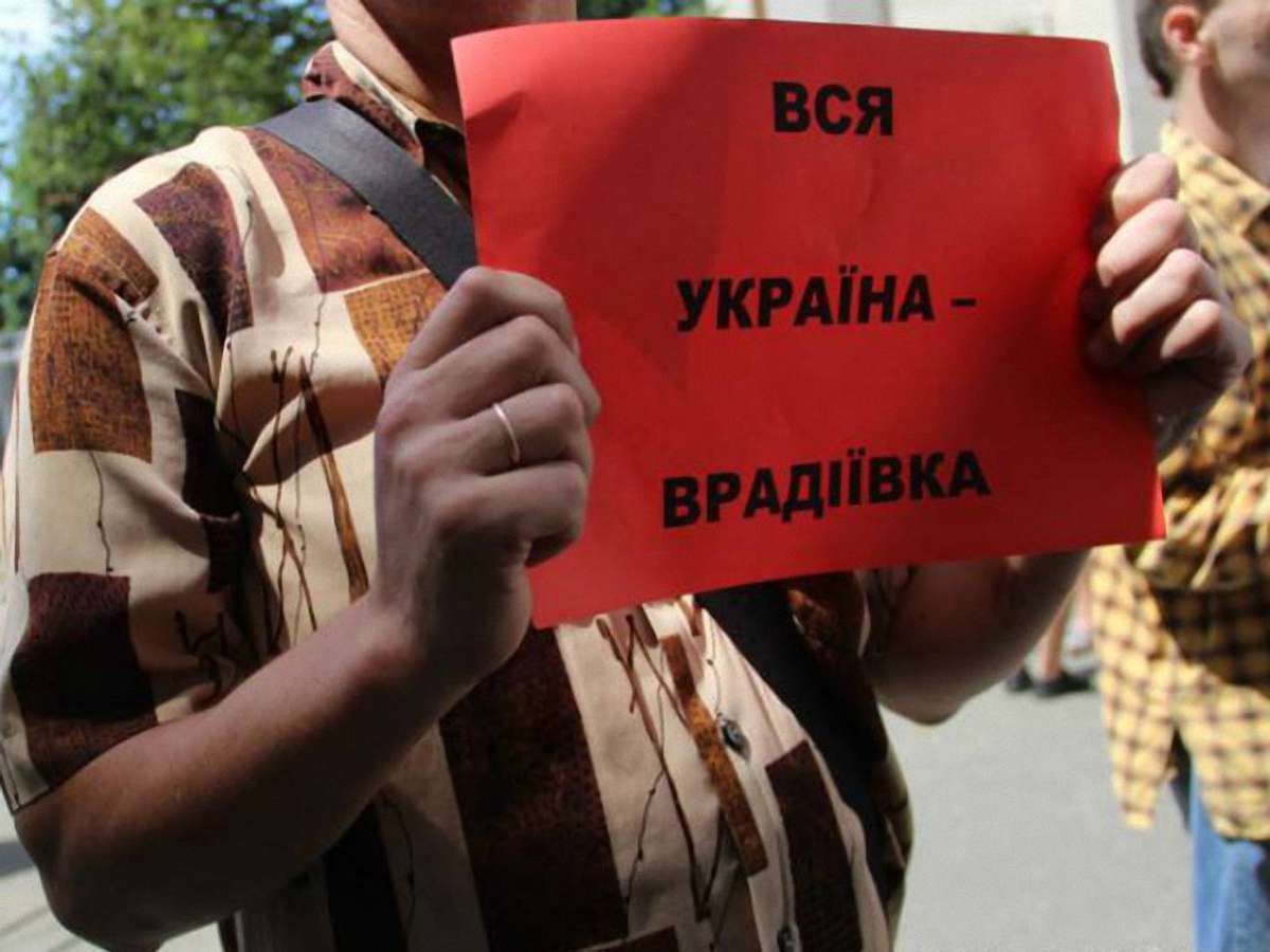 Мешканці Врадіївки вимагають довічного для кривдників Крашкової