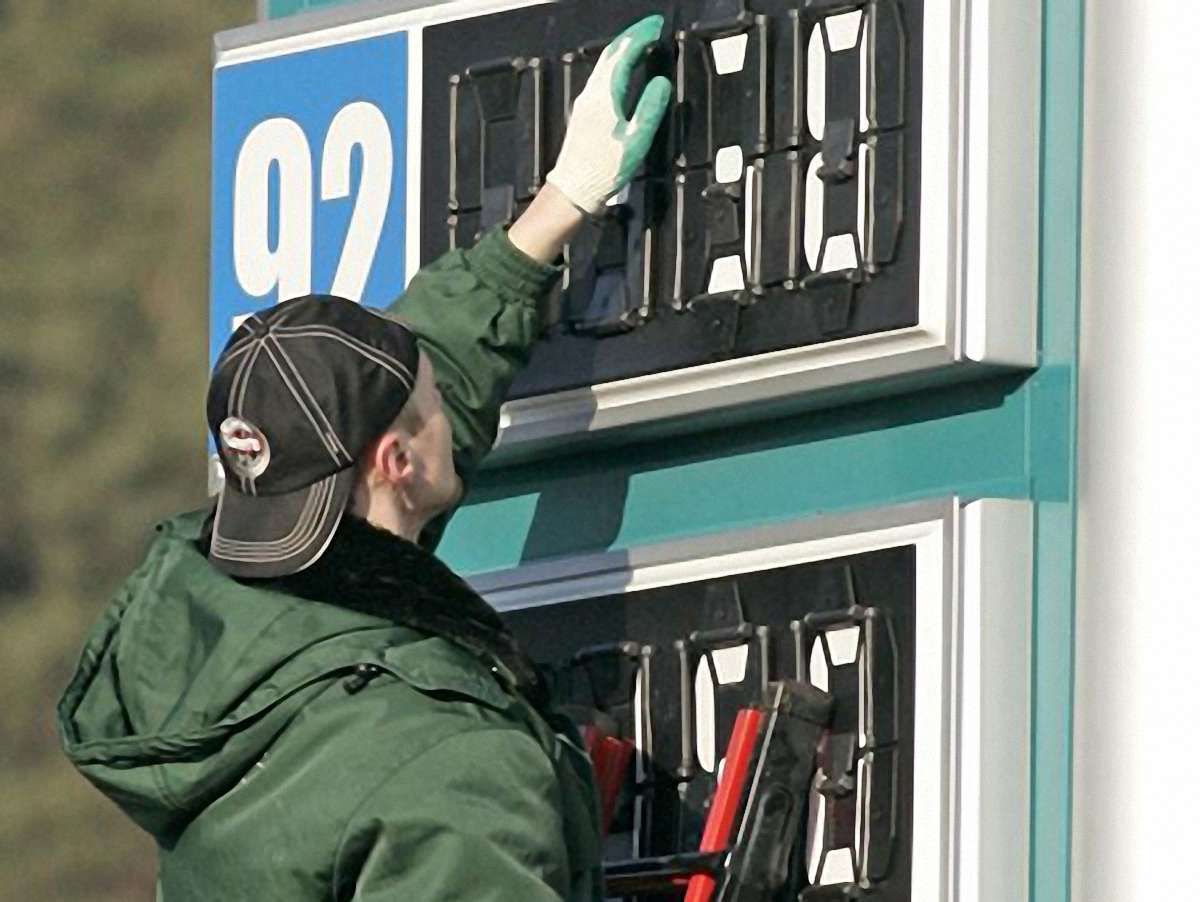 Найбільші мережі АЗС у Львові знизили ціни на пальне