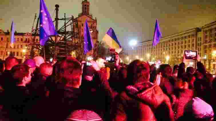 Більше тисячі українців залишаються ночувати на Майдані
