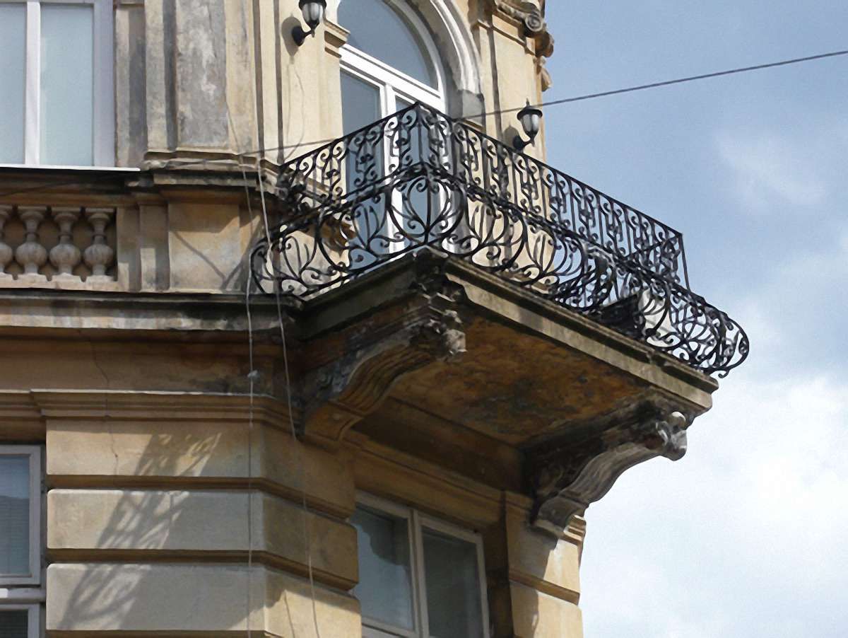 У Львові реставрують 17 балконів