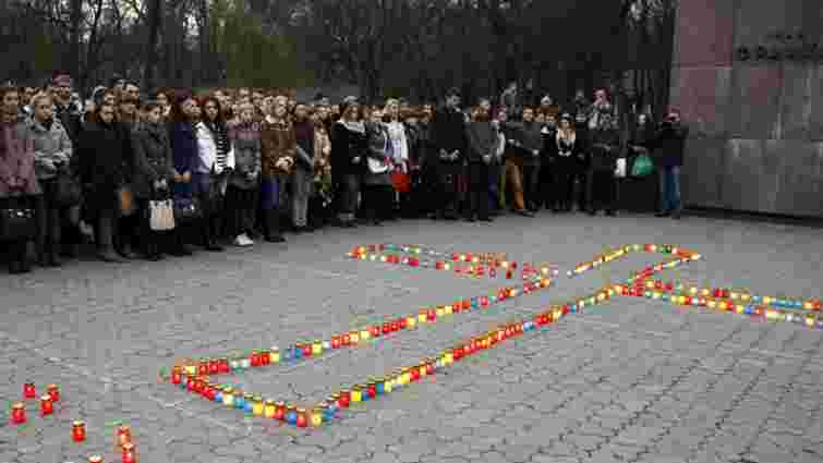 У Львові студенти запалили лампадки в пам'ять жертв Голодомору 