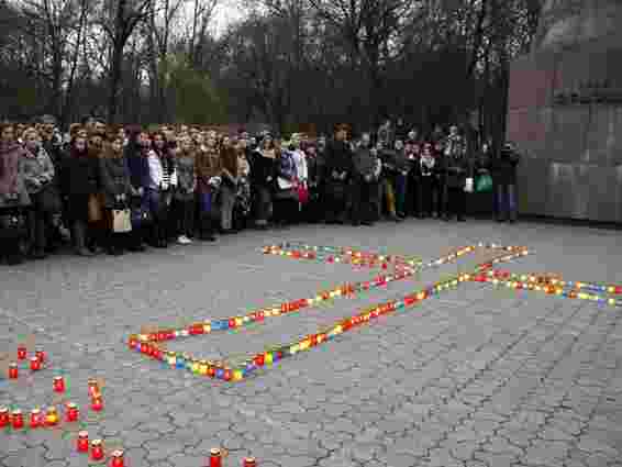 У Львові студенти запалили лампадки в пам'ять жертв Голодомору 