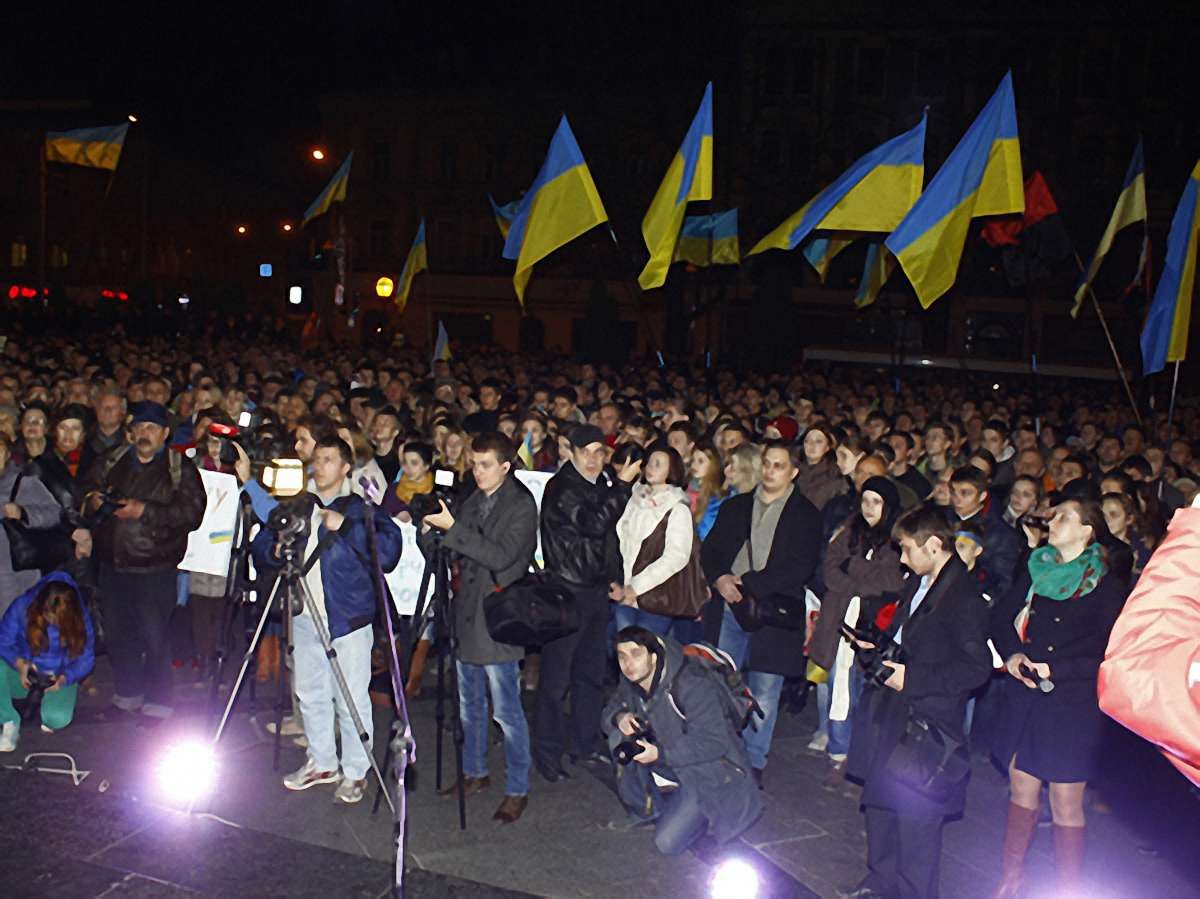 Євромайдан у Львові зібрав 5 тисяч людей