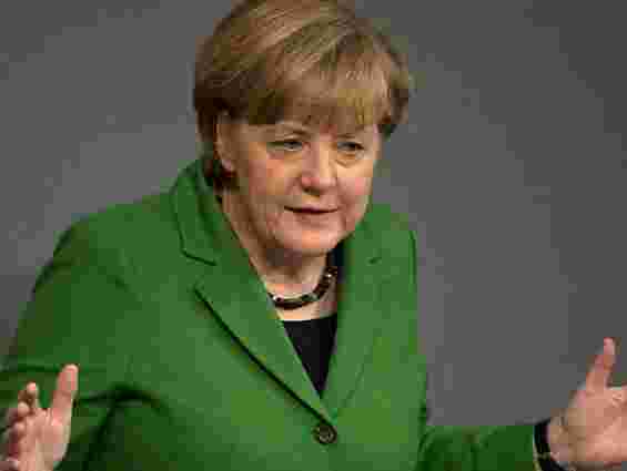 Меркель хоче поговорити з Путіним про тиск на Україну