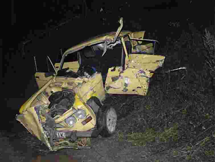 На Закарпатті легковик врізався у потяг: двоє загиблих (фото)