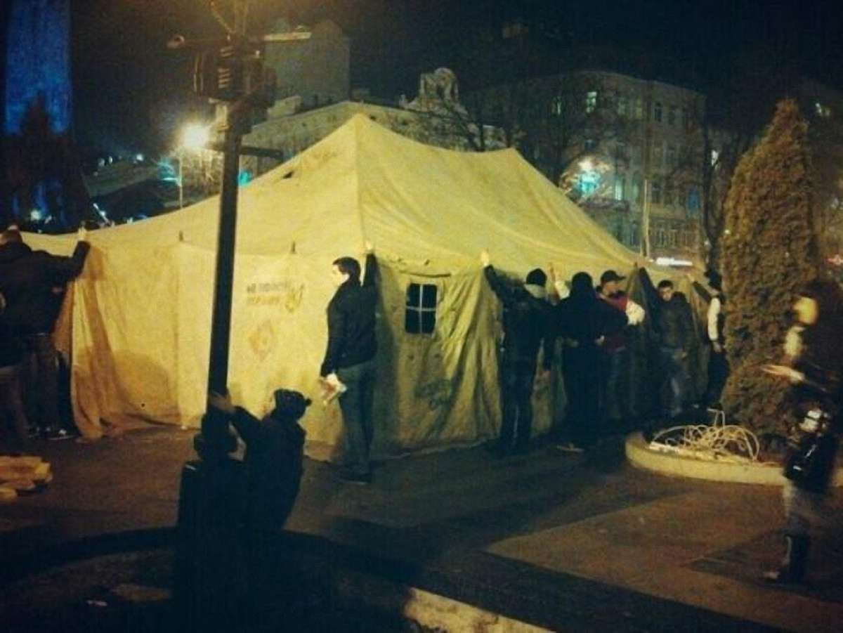 На Євромайдані у Львові побільшає наметів