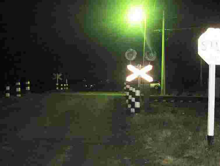 На Львівщині потяг протаранив трактор: є жертви (фото)