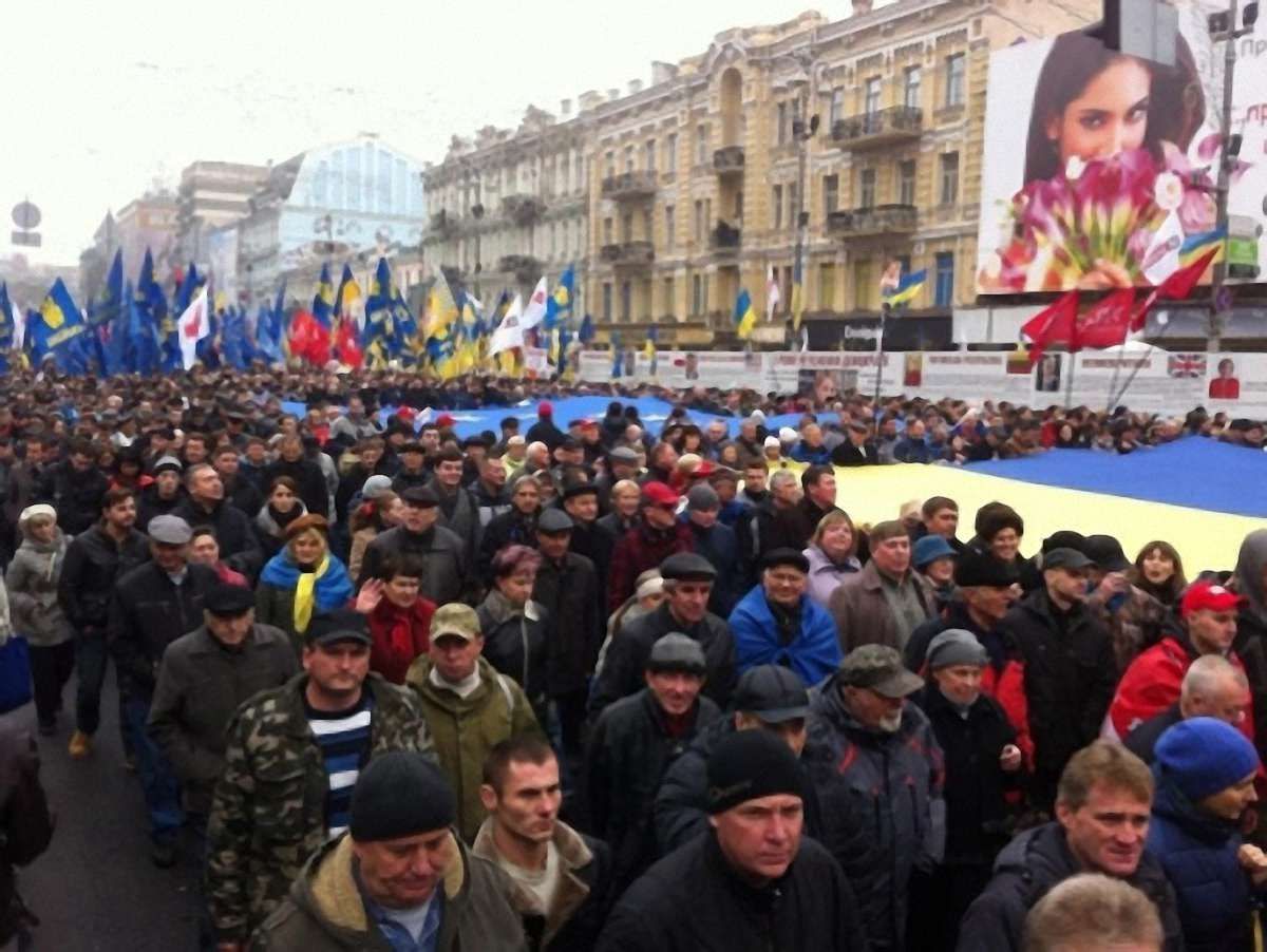 На Євромайдані у Києві зібралося понад 100 тис. людей