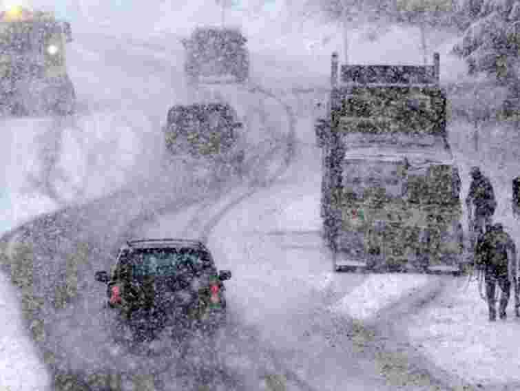 Завтра на заході України очікується мокрий сніг, хуртовини