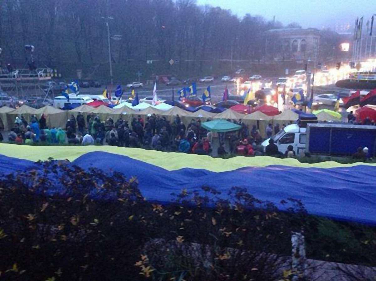 Відбивши кілька атак «Беркуту», Євромайдан у Києві вистояв ніч