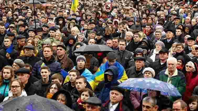 Вночі з львівського Євромайдану до Києва поїхали 200 людей