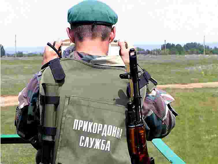 В українця на кордоні вилучили пістолет та гвинтівку