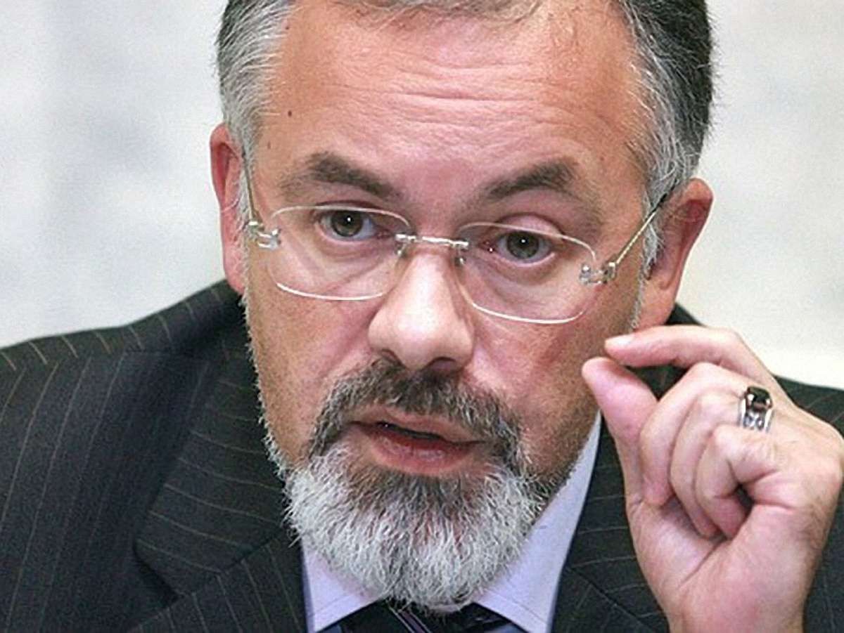 Табачник закликав студентів не йти на барикади