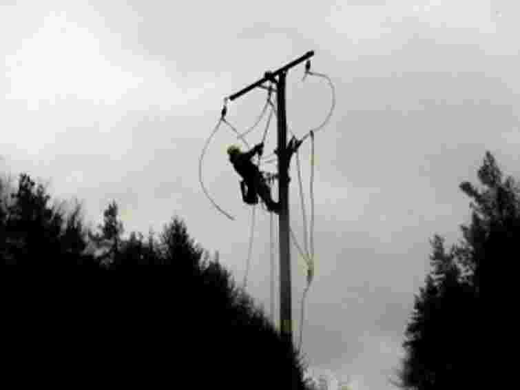 Через негоду на Львівщині знеструмлено десятки населених пунктів