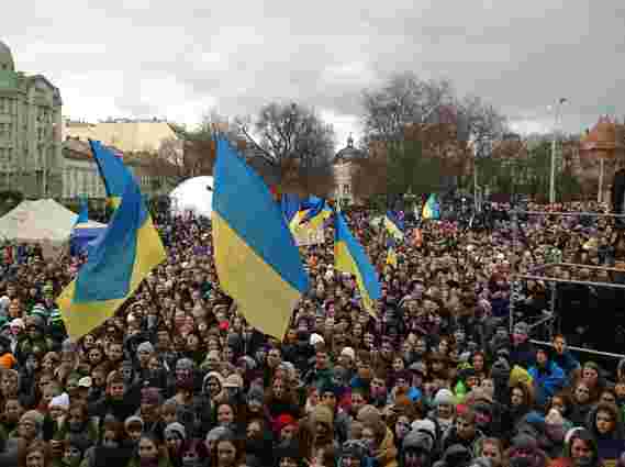 У центрі Львова – до десяти тисяч мітингувальників
