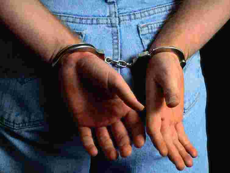 У Львові молодик відібрав у бабці сумку з грошима