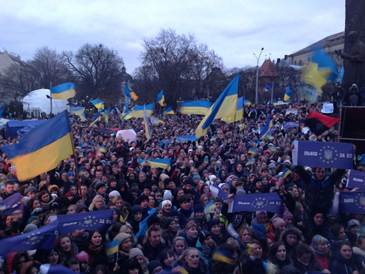 На Євромайдані у Львові «повторили» сесію облради