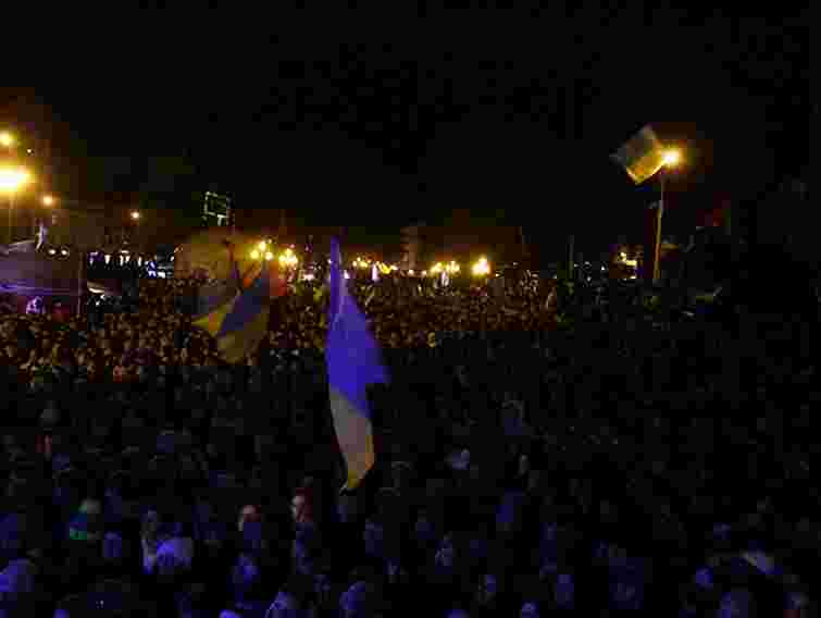 Невідомі спробували заблокувати вхід на сцену Євромайдану у Львові