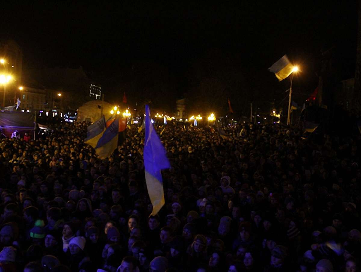 Невідомі спробували заблокувати вхід на сцену Євромайдану у Львові
