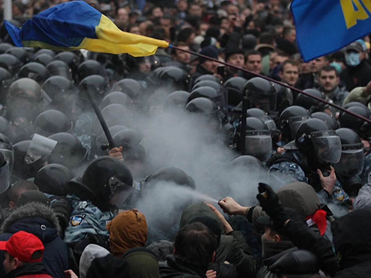 Суд арештував двох активістів через бійку під Кабміном