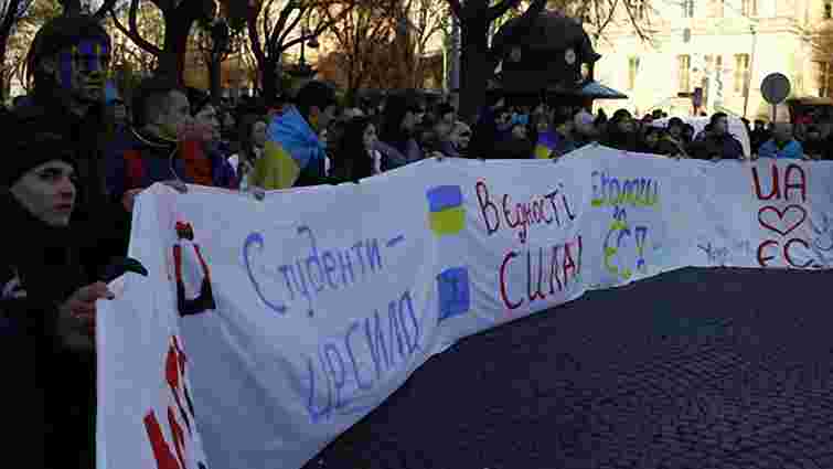 Два львівські виші не пускають студентів на Євромайдан