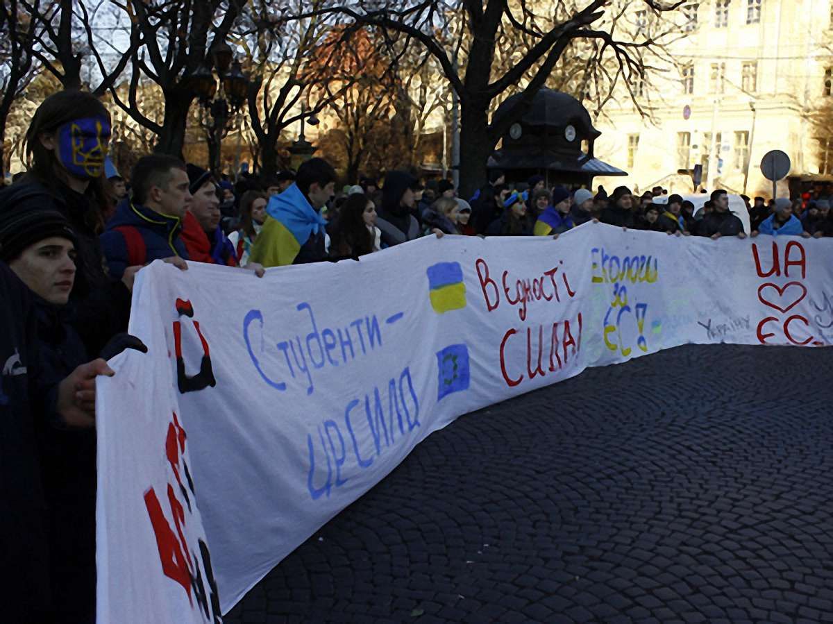 Два львівські виші не пускають студентів на Євромайдан