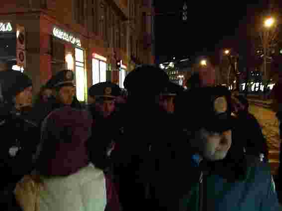 На Євромадані у Львові хулігани кидають петарди