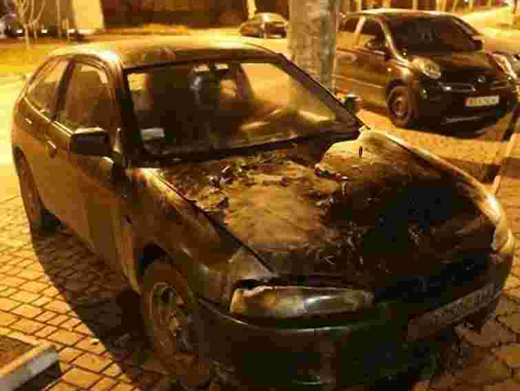 У Києві підпалили мікроавтобус, який обслуговував Євромайдан