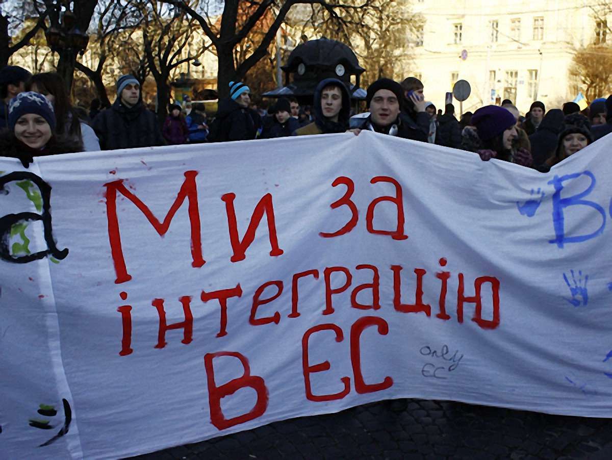 На Євромайдані у Львові з’явився намет буккросингу