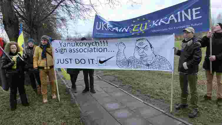 Львів’яни у Вільнюсі вийшли на пікет проти Януковича