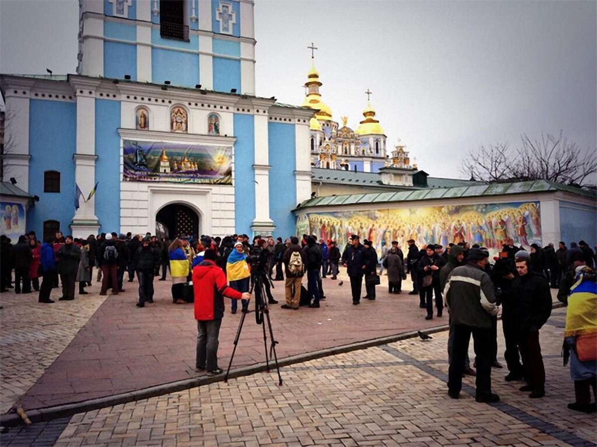 Частина побитих активістів переховуються у Михайлівському соборі