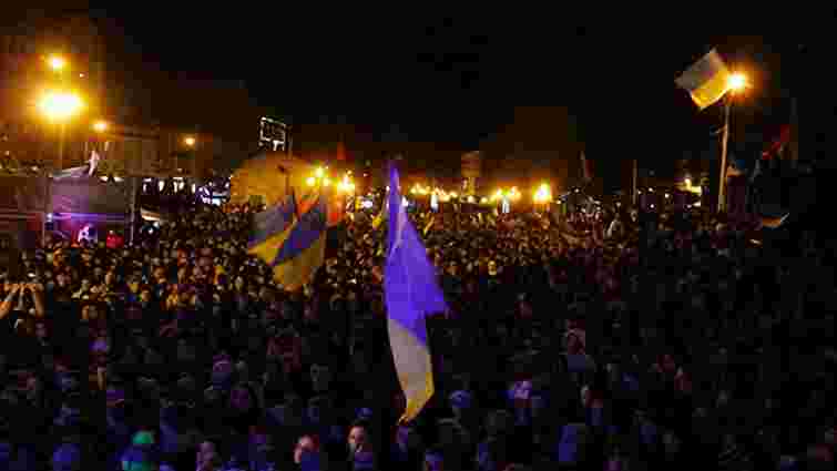 Жінок та дітей закликали на ніч покинути Євромайдан у Львові