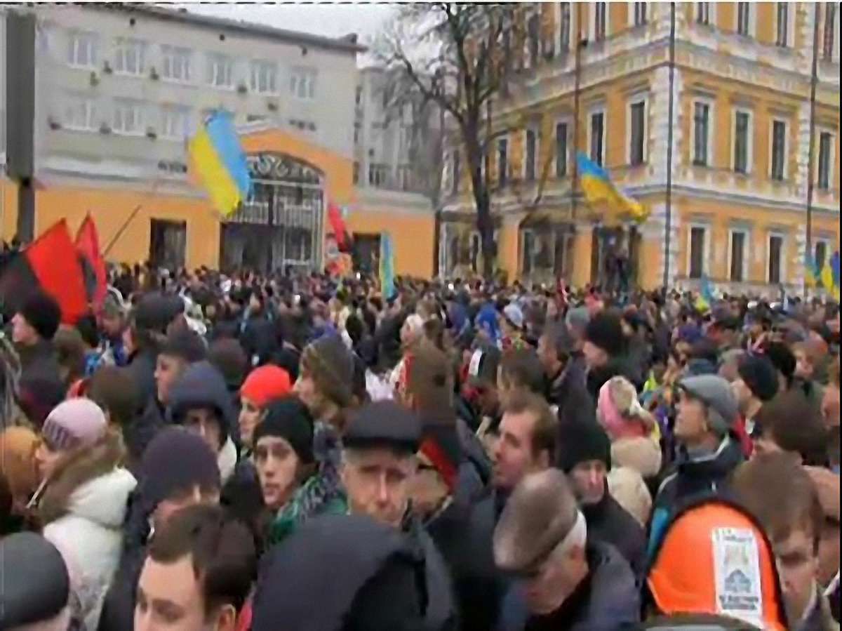 У Києві у парку Шевченка почалося Народне віче