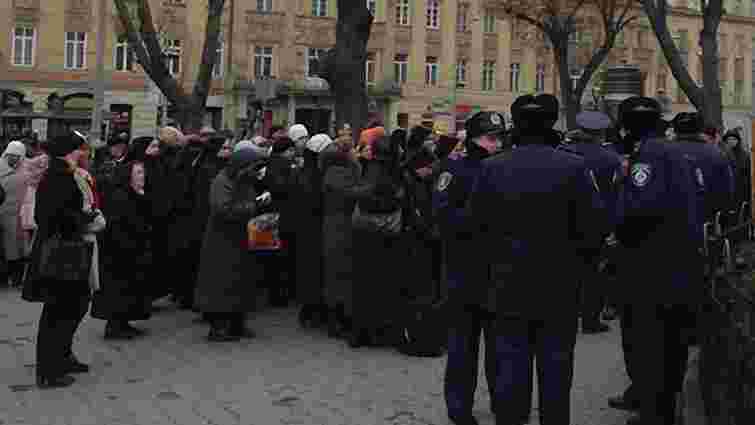 Попри заборону, догналіти знов зібралися у центрі Львова