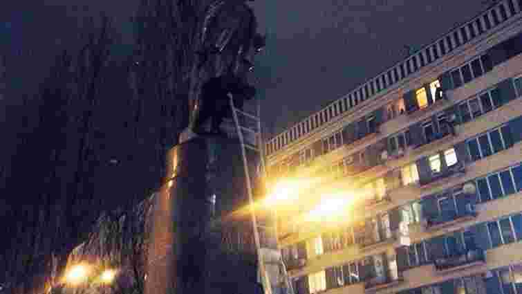 У Києві спробували зруйнувати пам’ятник Леніну