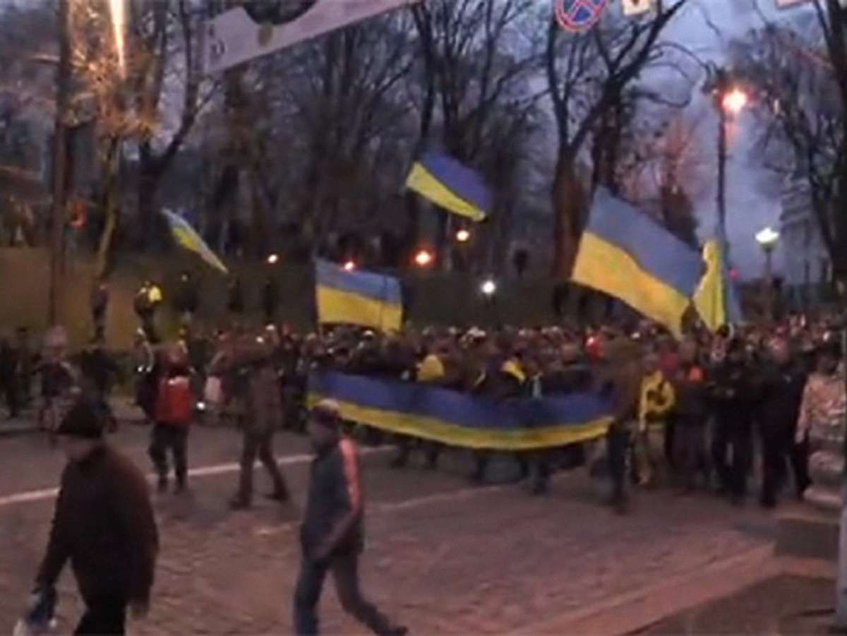 Мітингувальники блокують Кабмін. На Банковій – «Беркут»
