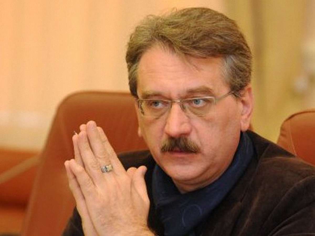 Про введення в країні надзвичайного стану поки не йдеться, – прес-служба Азарова