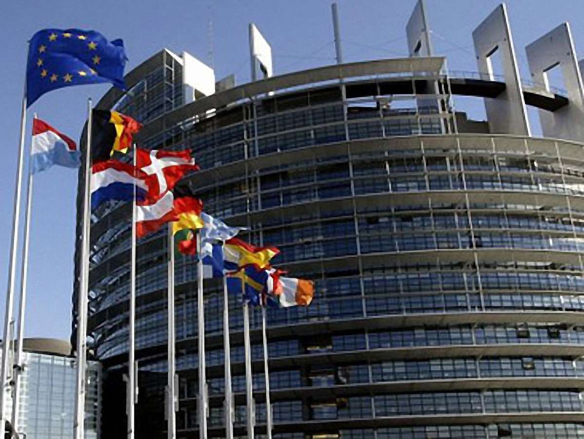 Молодь кличе європарламентарів в Україну, аби уникнути жертв