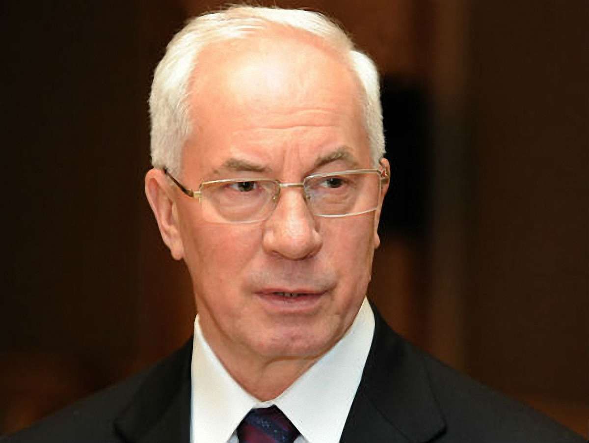 Азаров пригрозив криміналом за блокування Кабміну