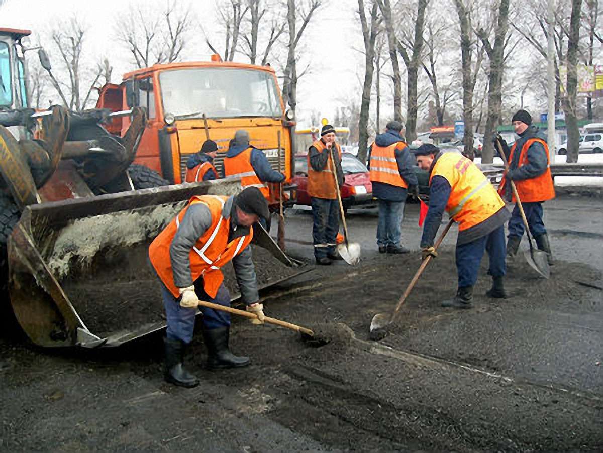 Уряд хоче в 2014 році будувати і ремонтувати місцеві дороги