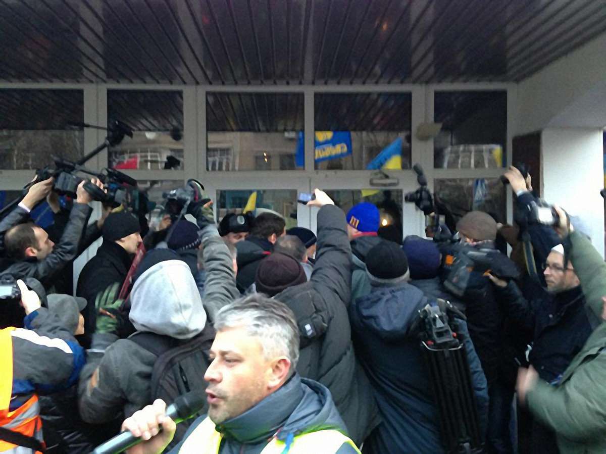 Будівлю МВС закидали яйцями (фото)