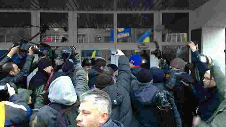 Блокада Кабміну та АП у Києві триває