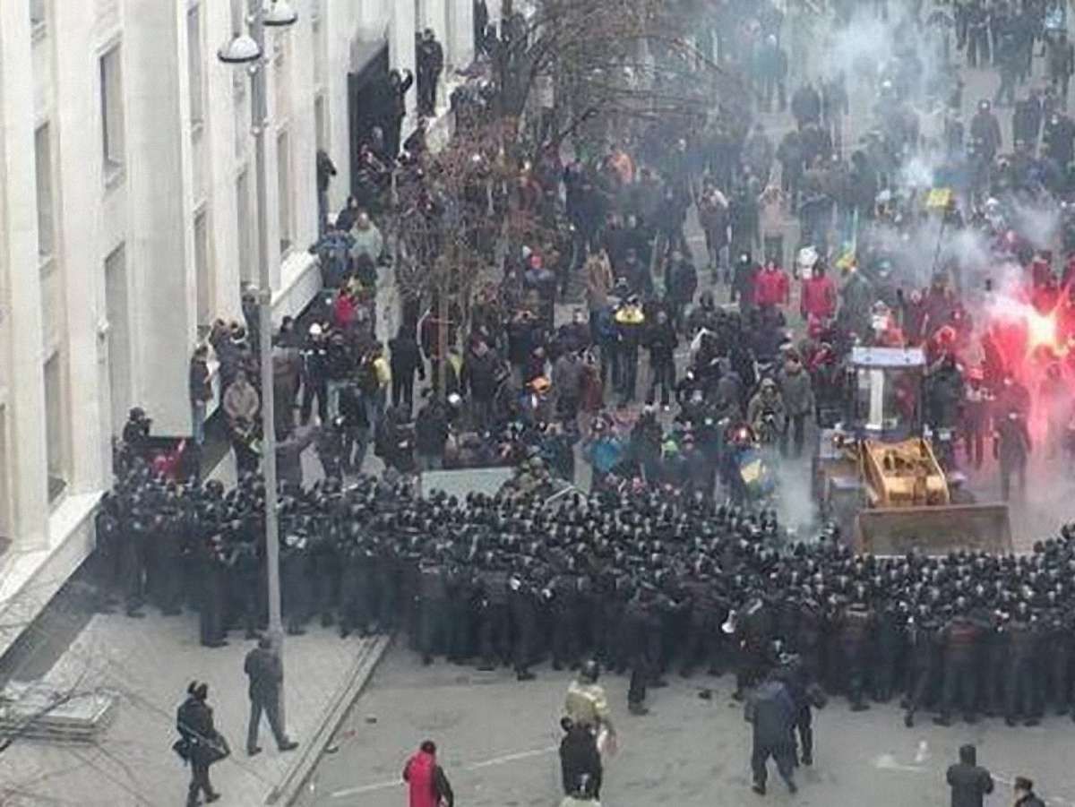 У справі по штурму Адміністрації Президента затримали ще двох людей
