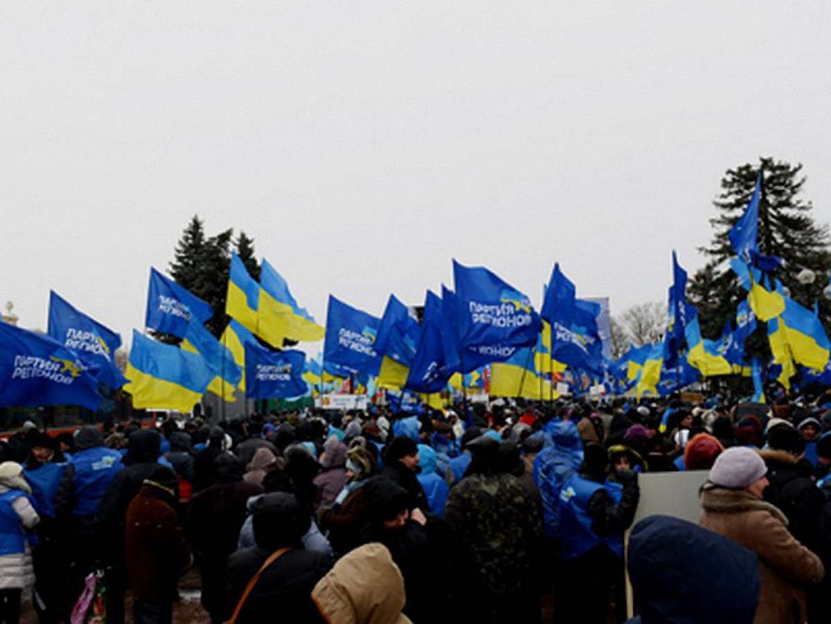 Прихильники влади проводять свій мітинг у Маріїнському парку