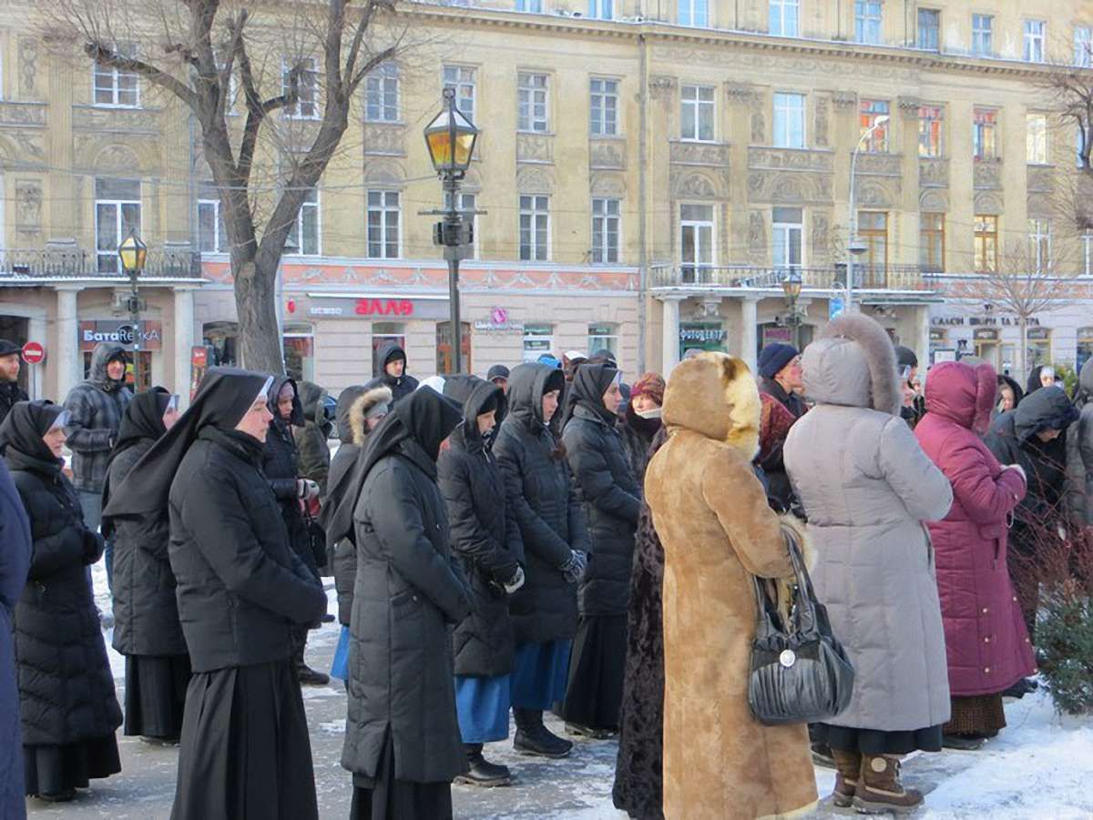 Догналіти, попри заборони, знову зібралися в центрі Львова
