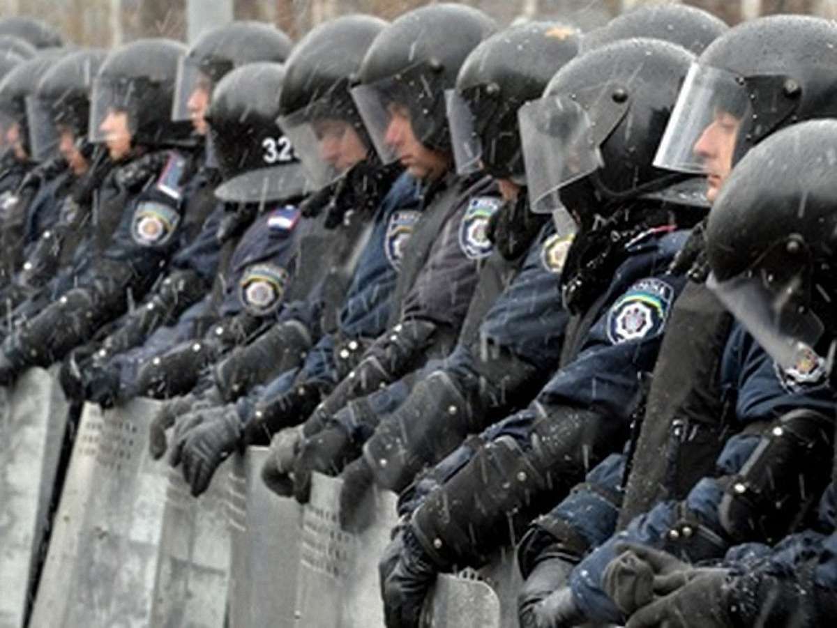 Протестувальників у Києві витісняють з проїжджих частин, – МВС