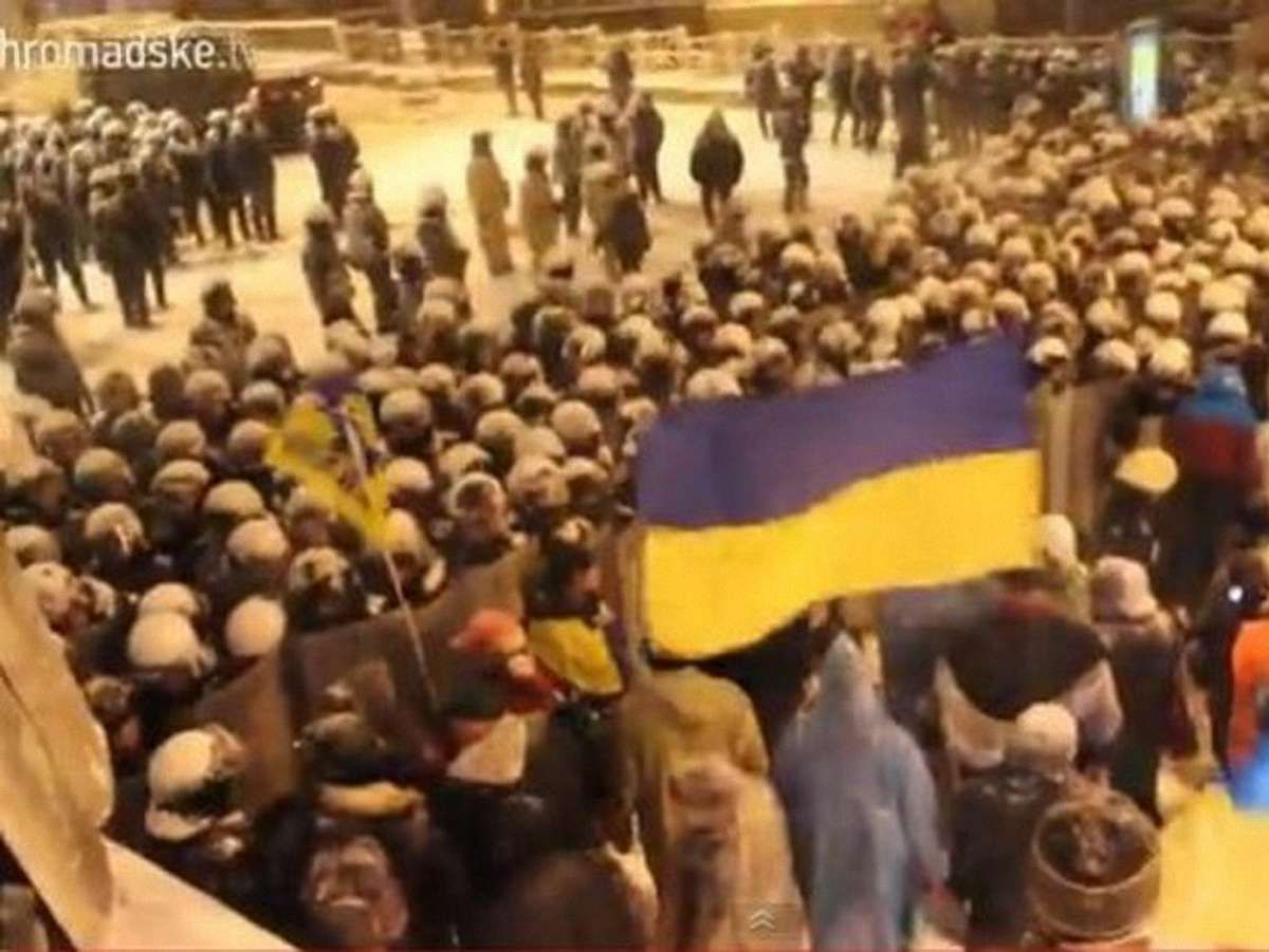 Як силовики відтіснили євромайданівців з вул. Грушевського
