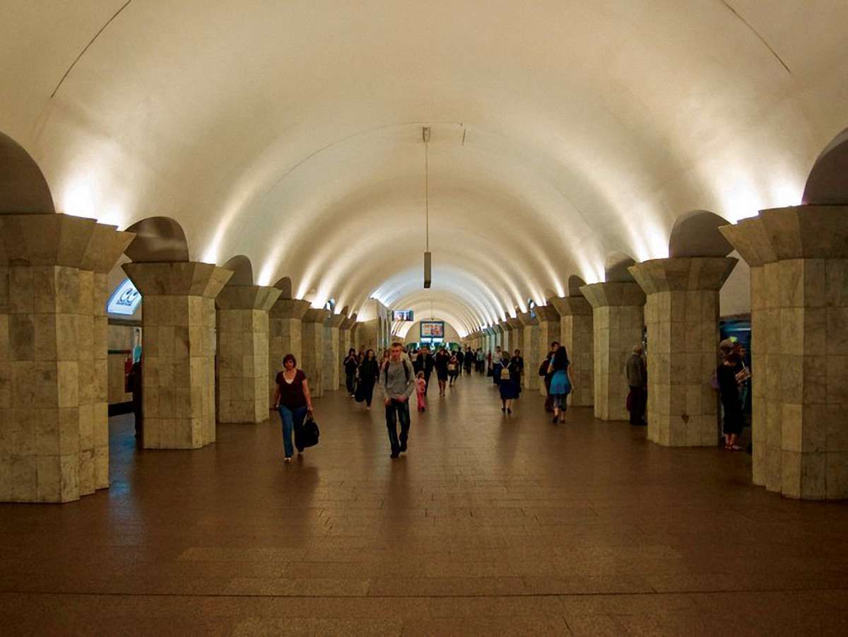 Станції Хрещатик та Майдан Незалежності закрили повторно