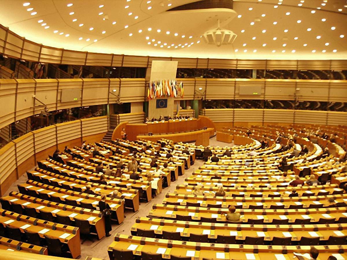 Європарламент сьогодні розгляне резолюцію по Україні